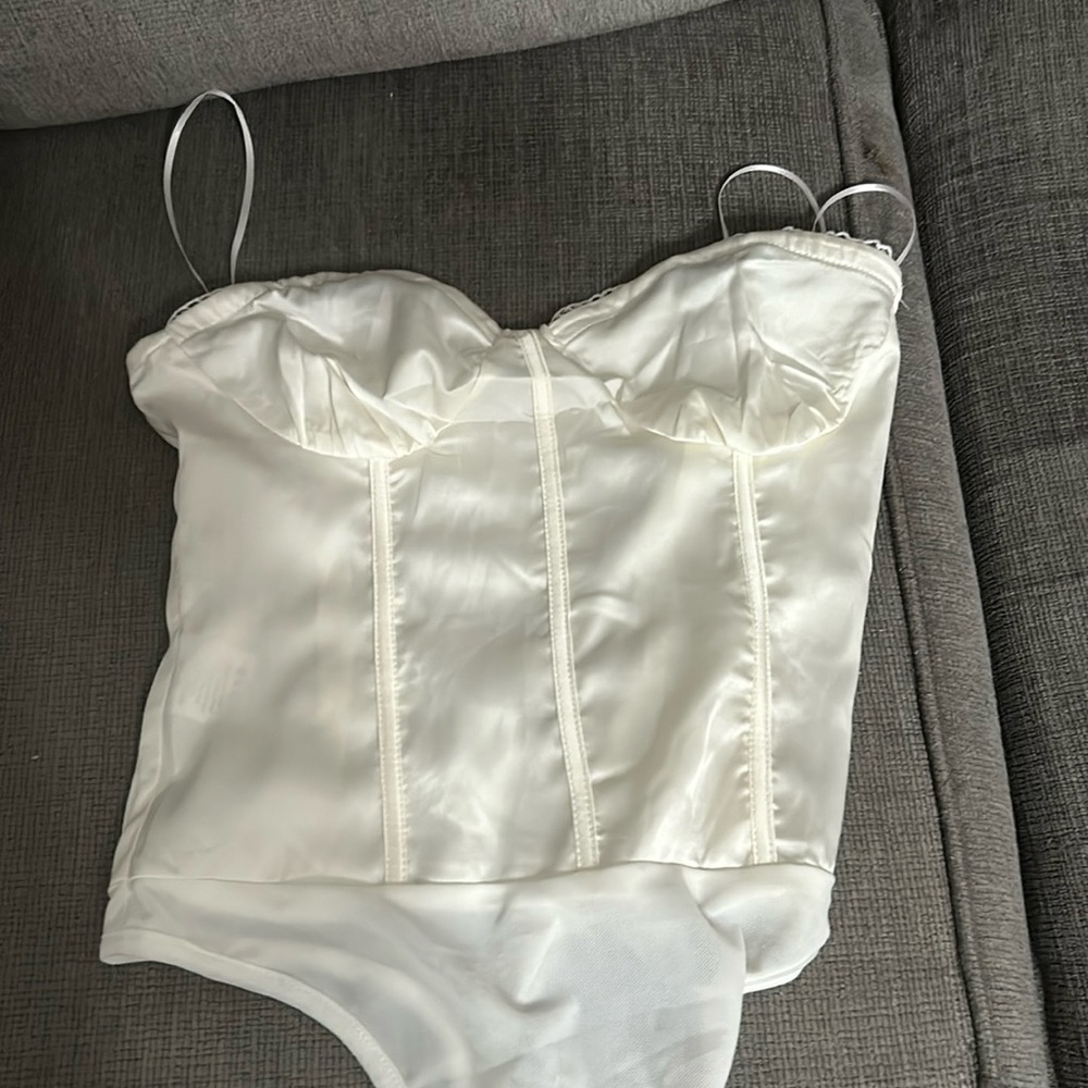 princess Polly ivory satin bodysuit never worn size US2